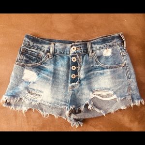 Bull head distressed jean shorts